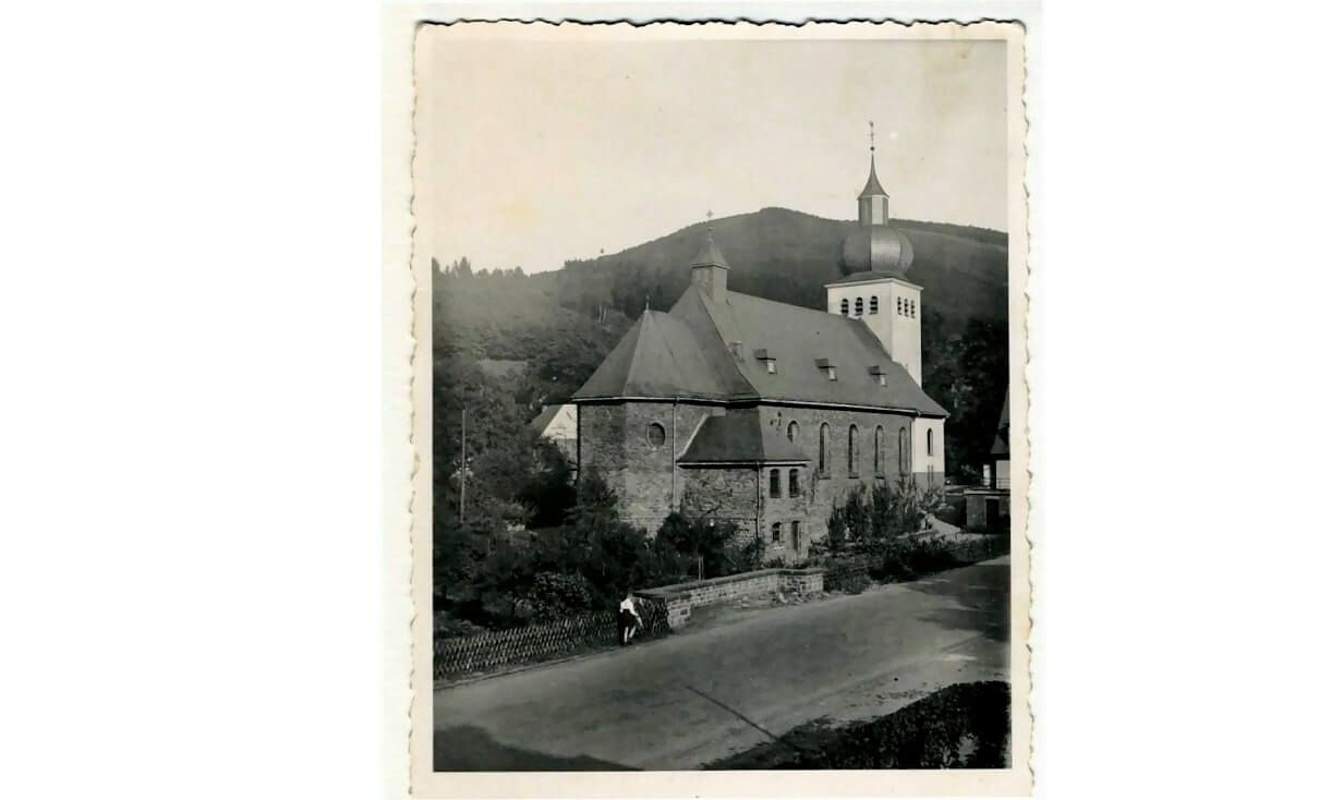 Kirche in Rönkhausen zur Fertigstellung 1948