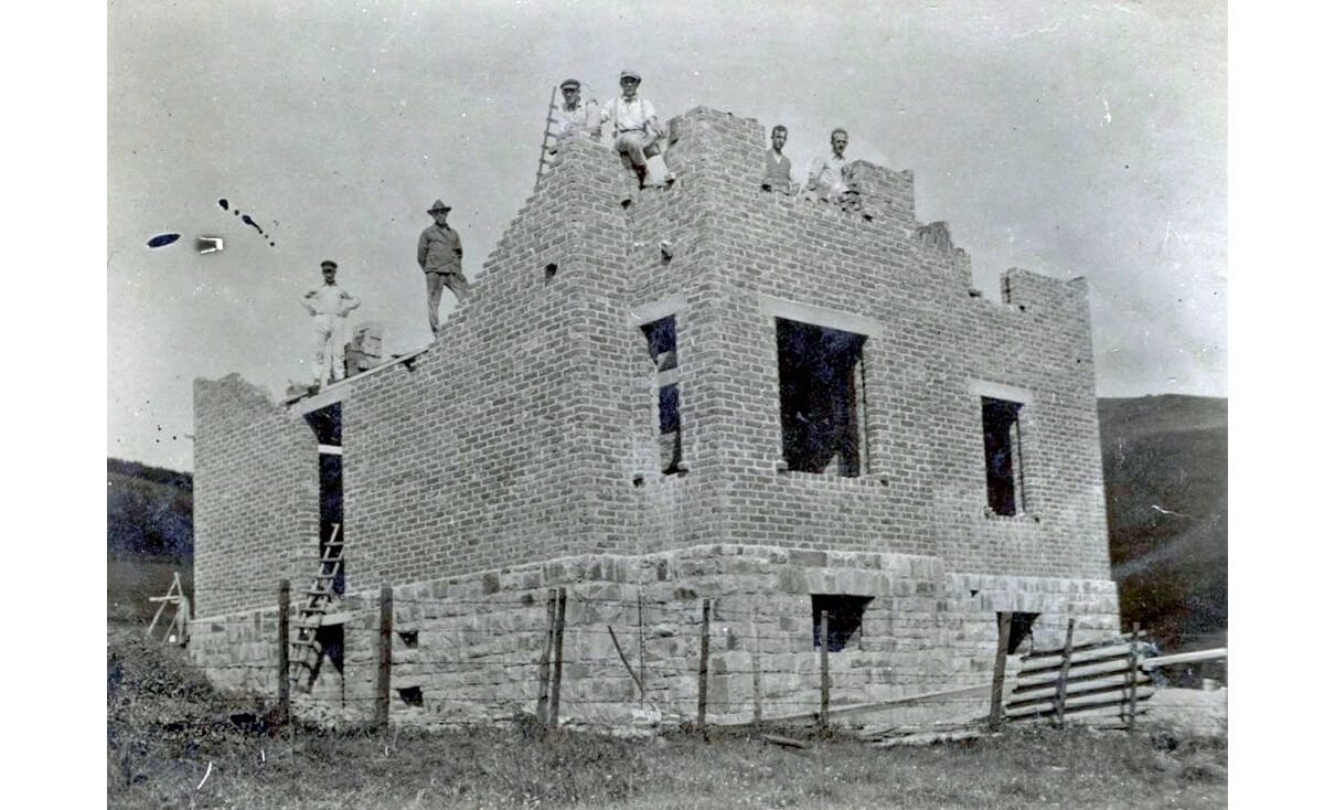 Bild eines Wohnhauses im Bau 1935